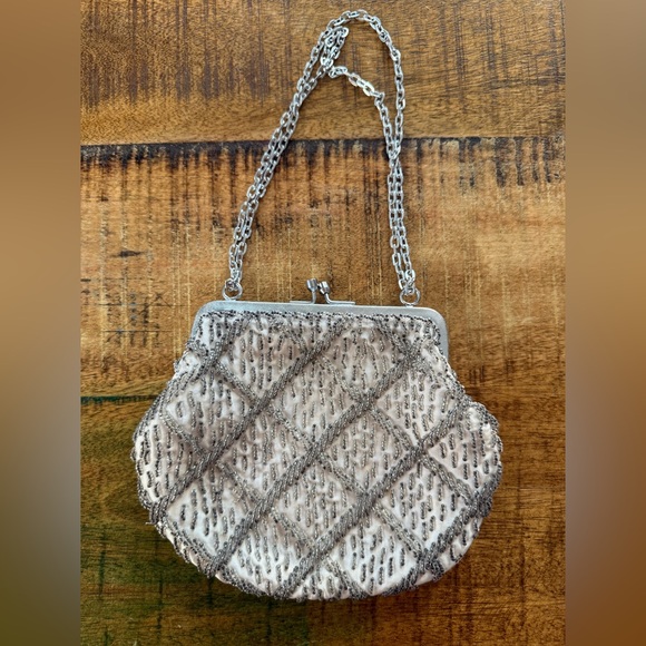 Vintage beaded Elegant Silver Chain Clutch - Picture 2 of 3